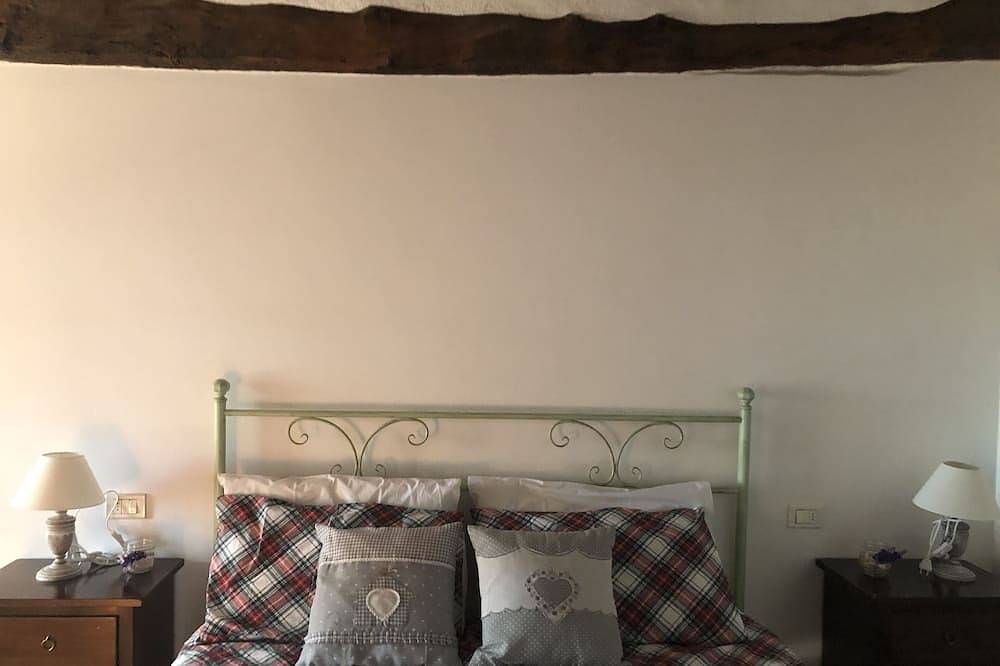Entire apartment, Vacation apartment among olive trees a stone's throw from Lake Trasimeno in Passignano sul Trasimeno, Lake Trasimeno