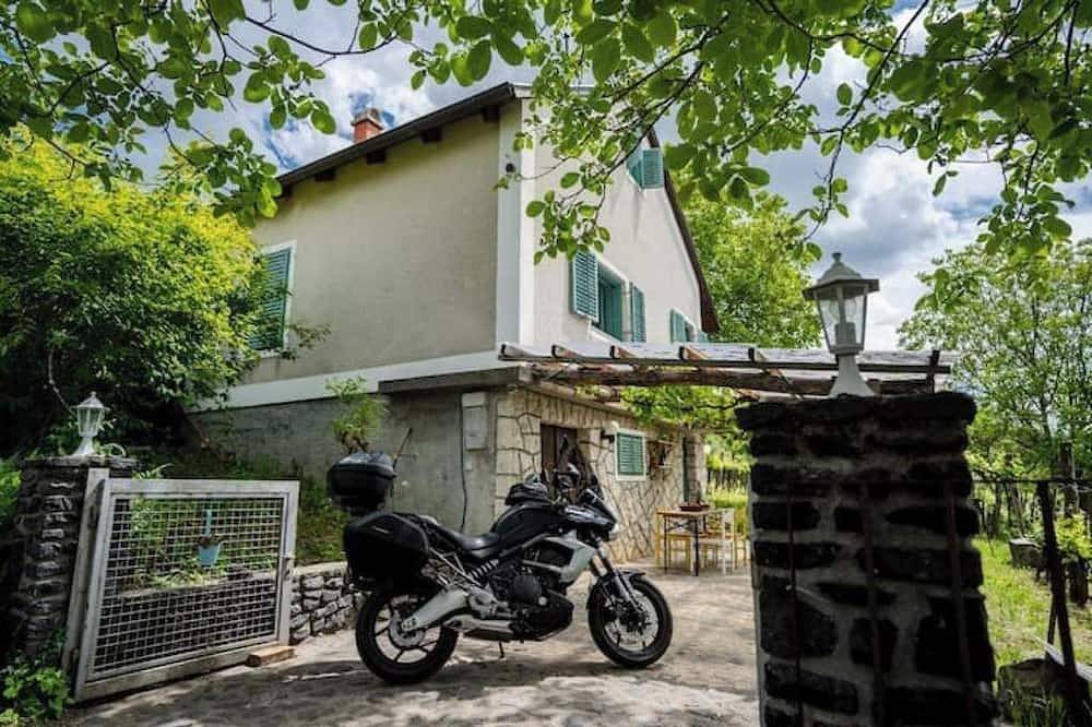 2 bedroom cozy cottage surrounded by vineyards in Tapolca, Balaton