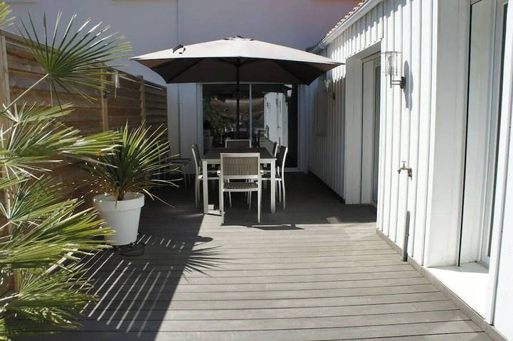 Location de vacances pour 8 personnes, avec jacuzzi et terrasse au Cap Ferret
