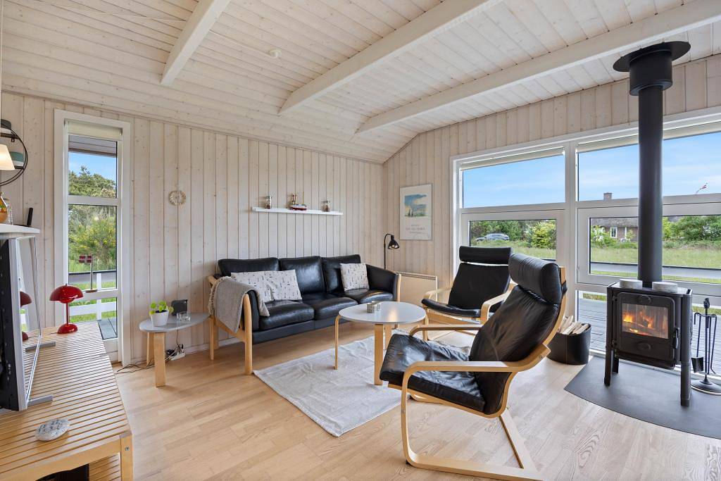 Charming small holiday home with wood-burning stove in Lodbjerg Hede, Ringkøbing