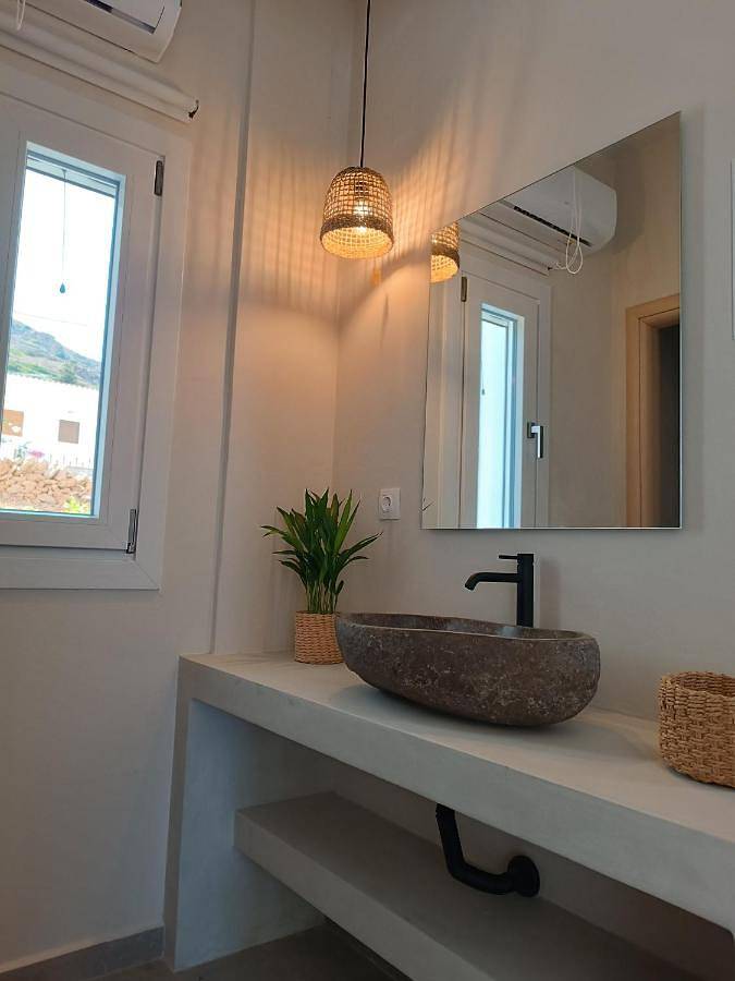 Location de vacances pour 2 personnes, avec balcon ainsi que jardin et vue dans Finikas - 4