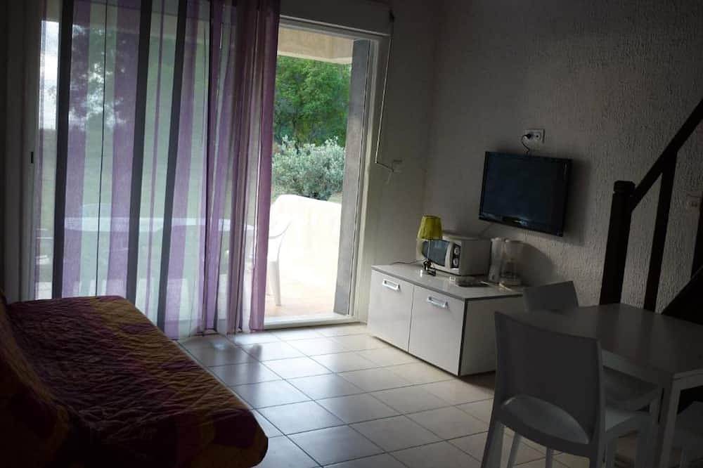 Entire apartment, Residence Marea, studio with terrace in Moriani-Plage, Corte region