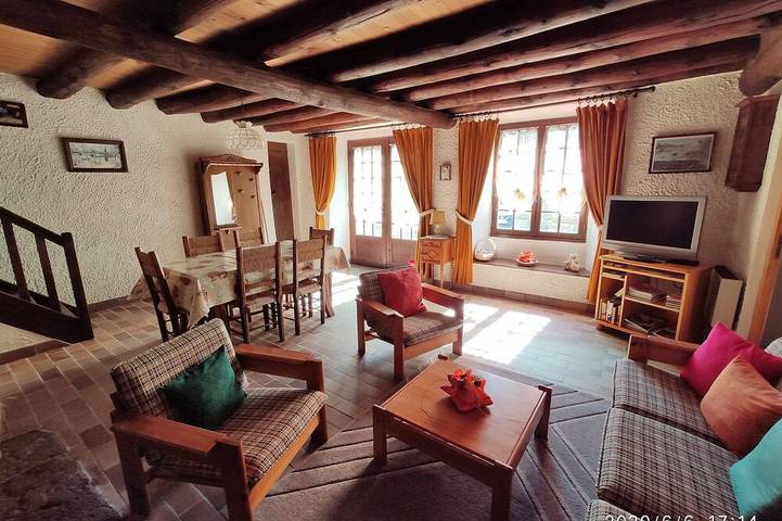 Gîte pour 6 personnes, avec jardin à Grèzes (Haute-Loire)