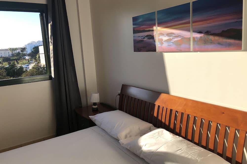 Entire apartment, Low Price Es Pujols center excellent location 5 minutes walk from the beach in Es Pujols, Formentera