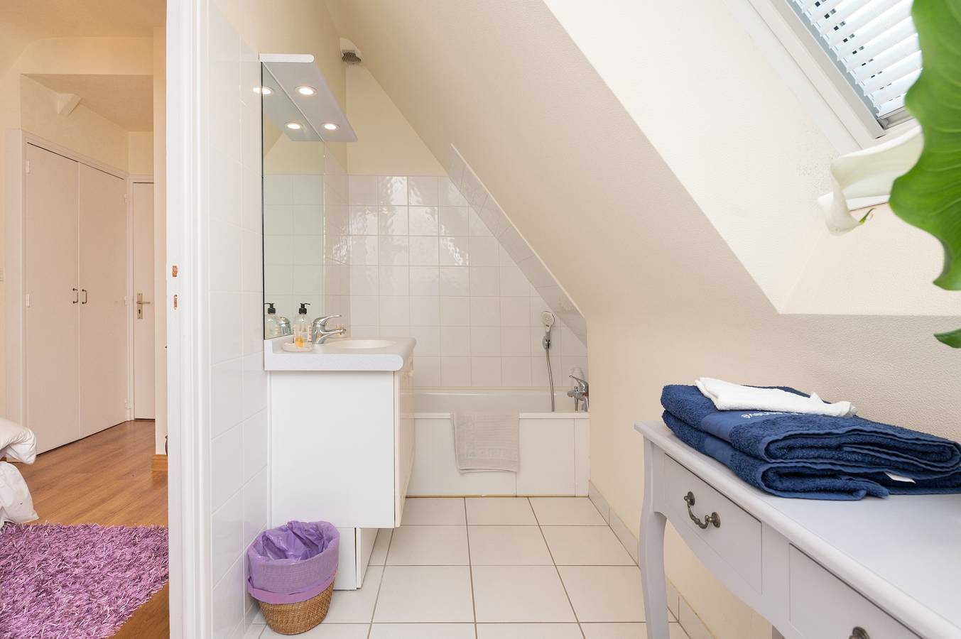 Chambre d’hôtes « Chambre Romantique » avec piscine, terrasse partagées et Wi-Fi in Saint-Avé, Parc naturel régional du Golfe du Morbihan