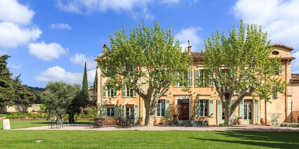 Maison d’hôte pour 14 personnes, avec piscine ainsi que vue et jardin