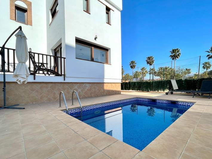 Casa rural para 10 personas, con piscina y jardín en Motril