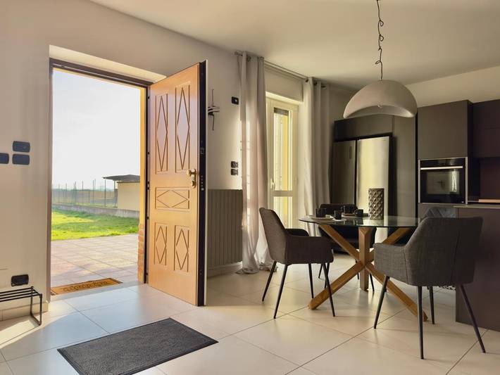 Casa vacanza per 8 persone, con panorama e giardino a Villanova d'Asti