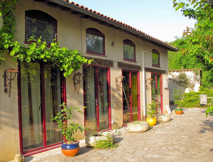 Gîte pour 4 personnes, avec piscine ainsi que terrasse et jardin à Mauzac