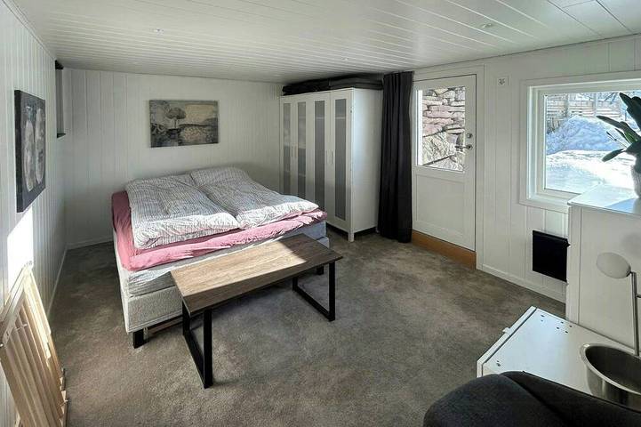 Hütte am Tyrifjorden mit Badestamp und Kajaks in Hole, Tyrifjorden