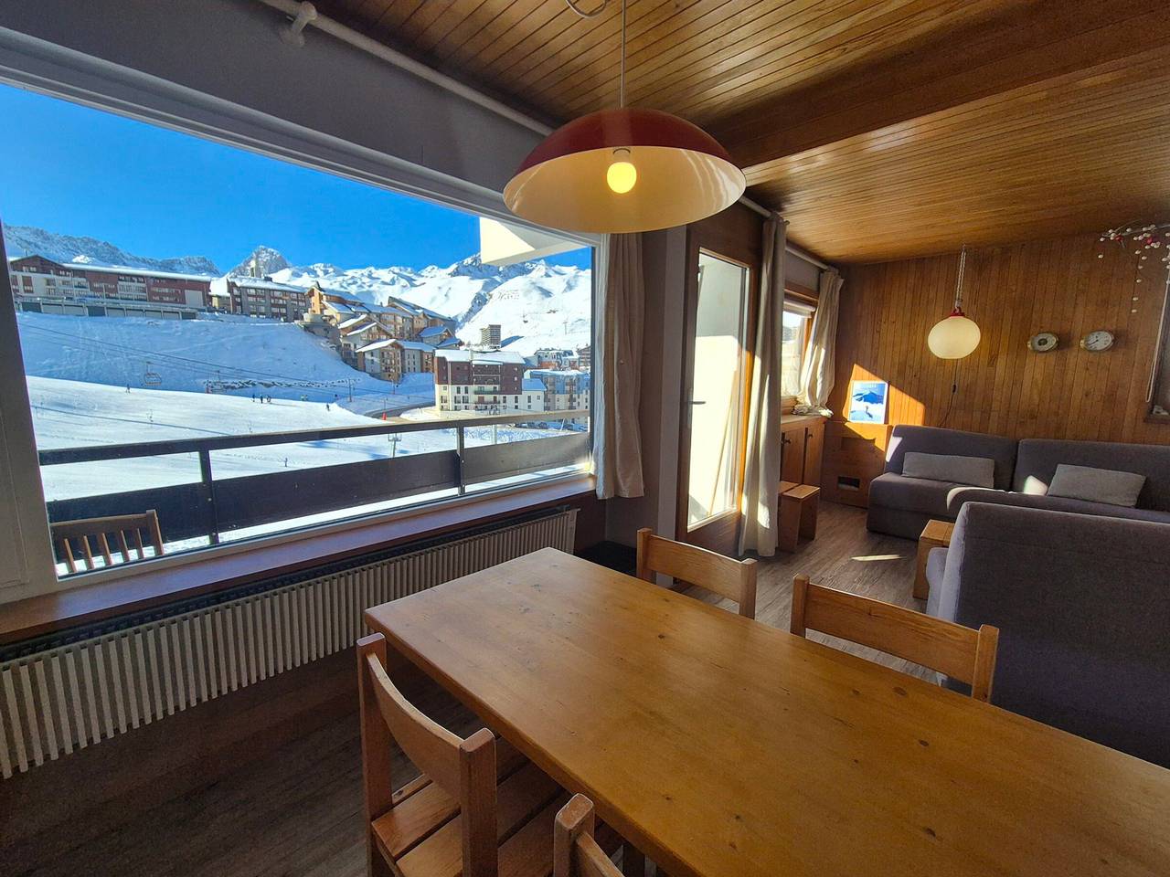 Entire apartment, Functional ski-in/ski-out apartment with balcony in Tignes in Tignes, Massif de la Vanoise
