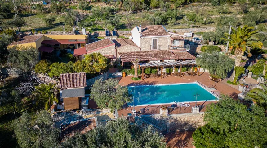 Alojamiento y desayuno para 2 personas, con vistas además de piscina y jardín - 1