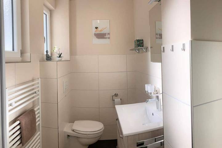 Ganze Wohnung, Ruhige Lage, wunderschöne Aussicht, Garten, Ladesäule, Kicker, Dart in Mellenbach-Glasbach, Ostthüringen