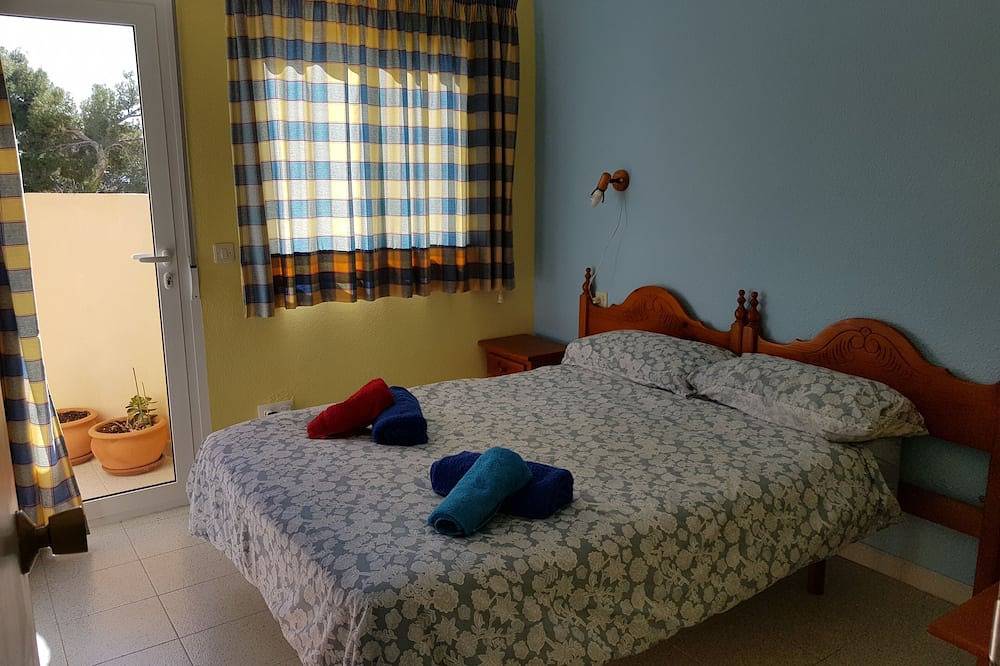 Entire apartment, Front Line Apartment south facing with Pool and Sea Views in el Campello, Costa Blanca