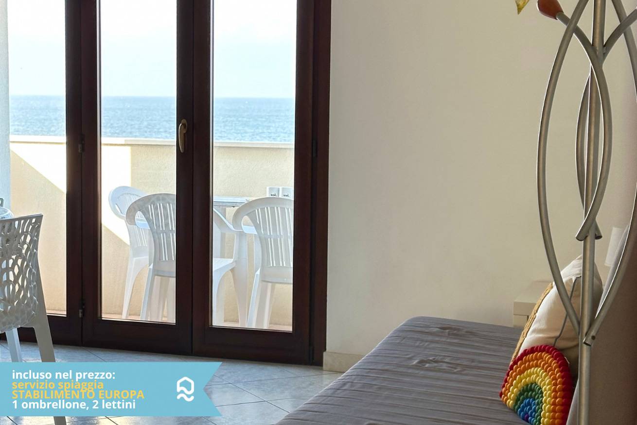 Entire apartment, Rs324 - Marcelli, seafront three-room apartment with beach included in Marcelli, Riviera del Conero