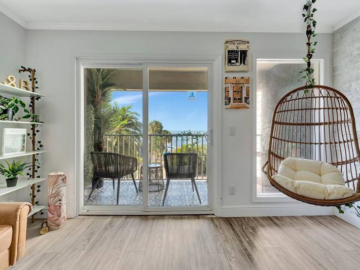 Vacation rental for 3 people, with balcony, kid friendly in Tampa Bay