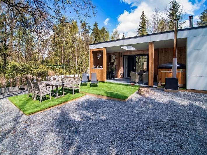 Chalet voor 4 personen, with zwembad and sauna as well as tuin and whirlpool in Provincie Luxemburg