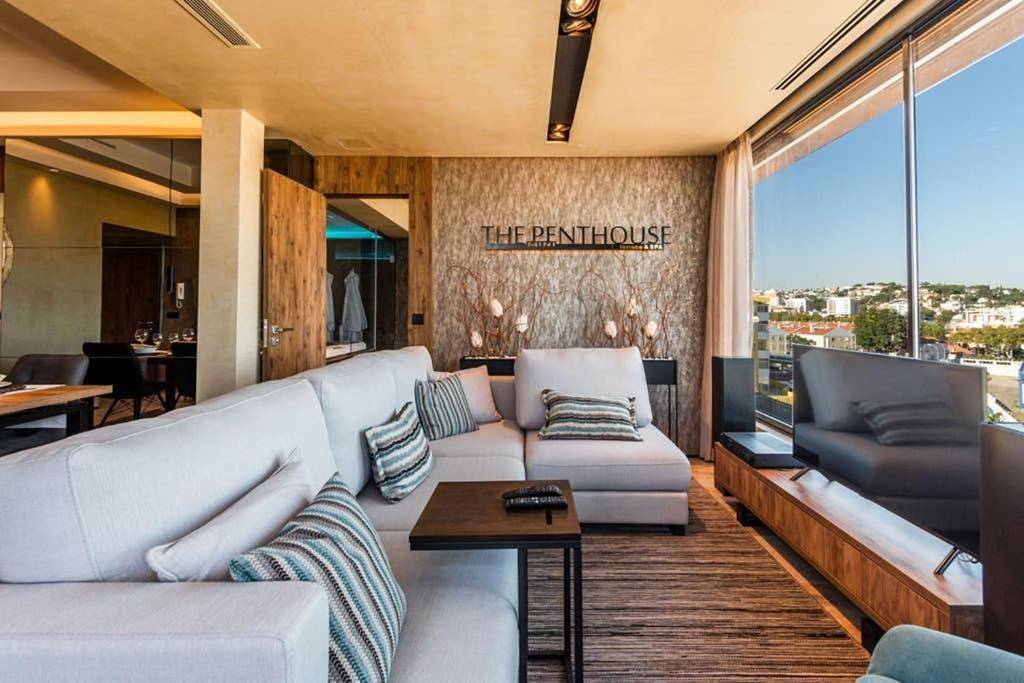 Apartamento inteiro, The minipenthouse terrace & Spa in Paço de Arcos, Costa de Lisboa