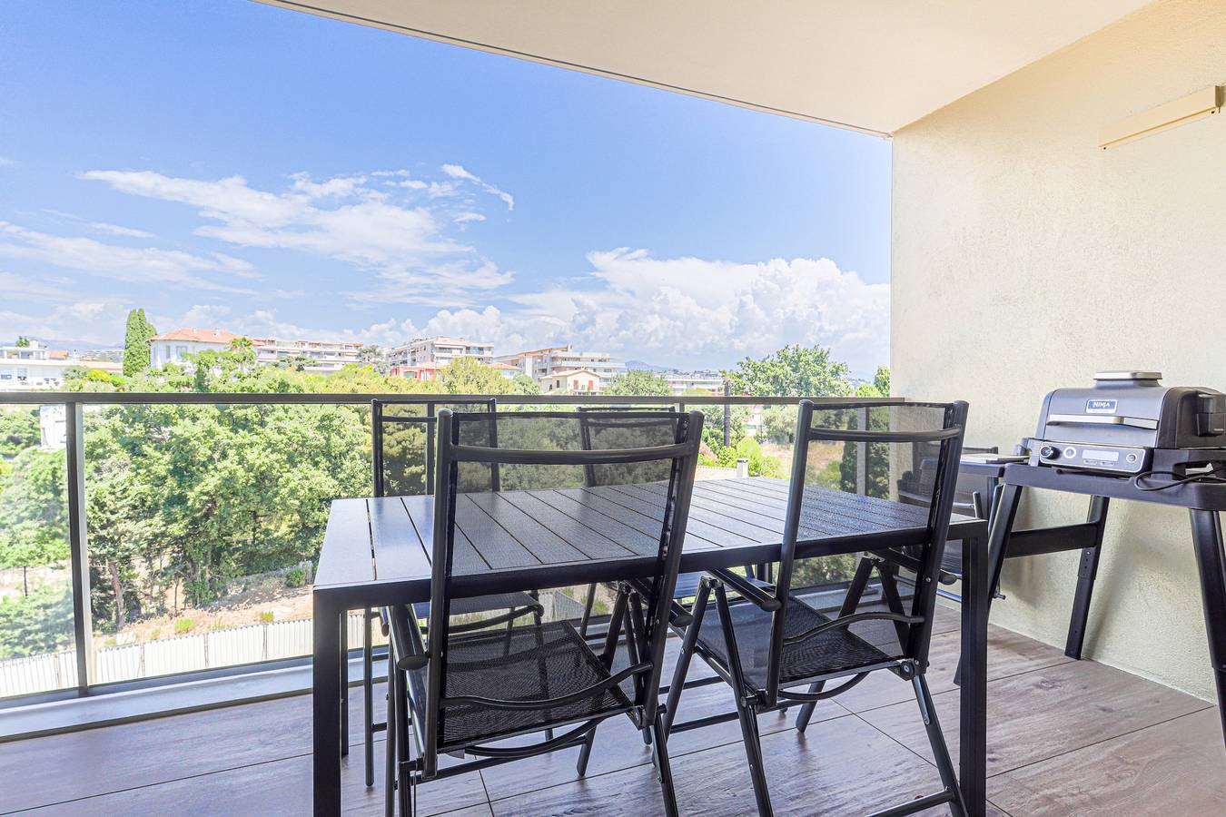 Ganze Wohnung, Ferienwohnung für 4 Personen mit Balkon in Saint-Laurent-du-Var, Cannes und Umgebung