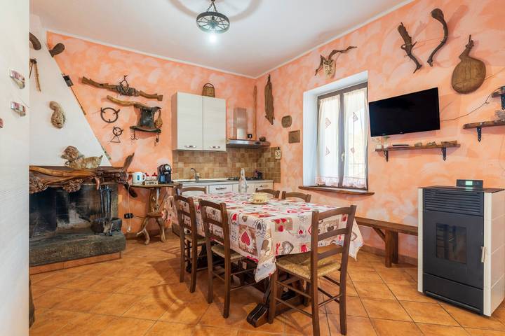 Hel lejlighed, Apartment 'Su Nurassolu Ussassai' with Mountain View, Private Terrace and Wi-Fi in Ussassa/Ussassai, Barbagia