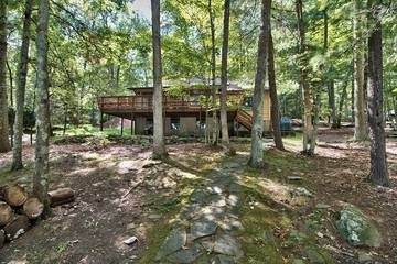 Log Cabin for 10 Guests in Lake Wallenpaupack, Pocono Mountains, Picture 2