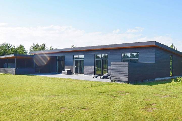 Ferienhaus für 14 Personen, mit Sauna und Terrasse in Marielyst