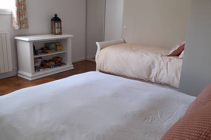 Location de vacances pour 4 personnes, avec terrasse ainsi que jardin et jacuzzi, animaux acceptés à Breze - 4