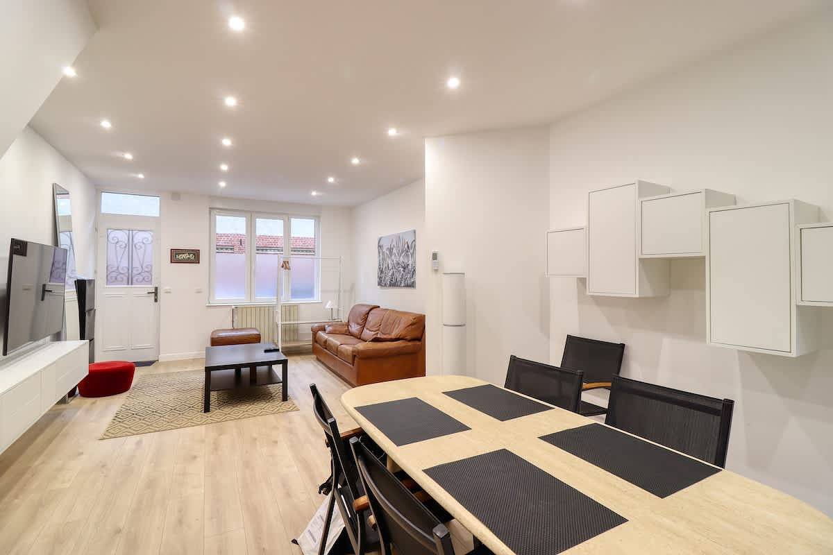 Maison proches des places avec stationnement in Arras, Arras region