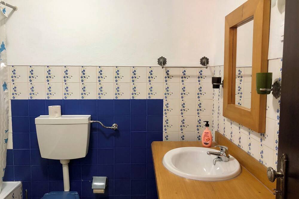 Geheel appartement, Casa S.José for vacations with family or friends, close to beaches and shops in Praia do Farol, Vila Nova de Milfontes