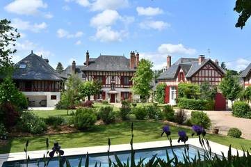 Chambre d’hôte pour 4 personnes, avec vue et jardin ainsi que piscine et terrasse à Cour-Cheverny