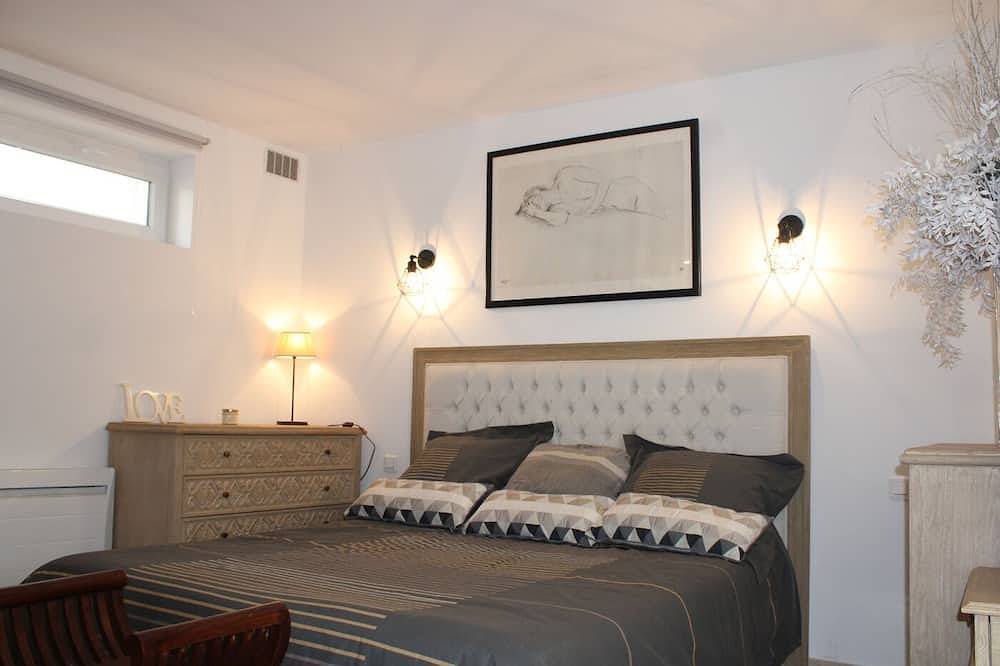 Entire apartment, Quiet apartment with swimming pool in Pertuis, Parc naturel régional du Luberon