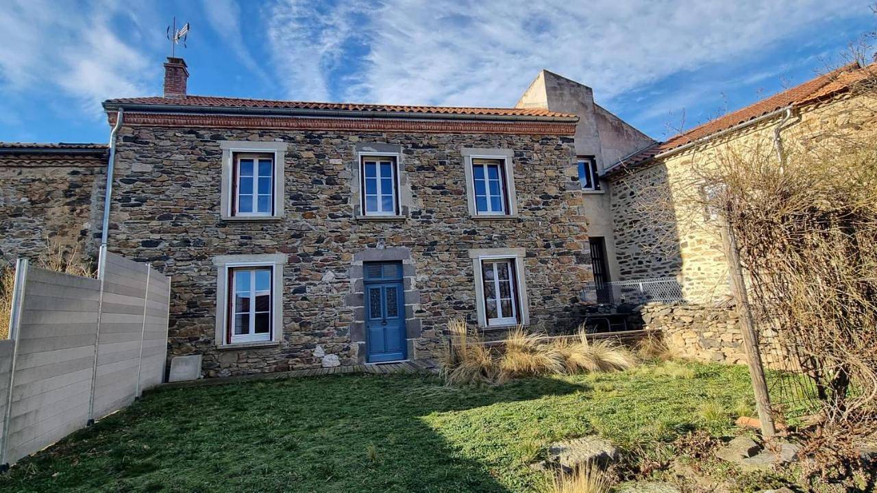 Les Chardonnerets - Jardin - Campagne in Blesle, Haute-Loire