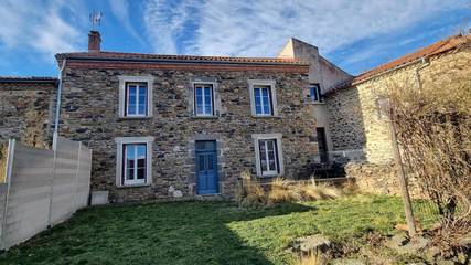 Gîte pour 6 personnes, avec terrasse et jardin à Blesle