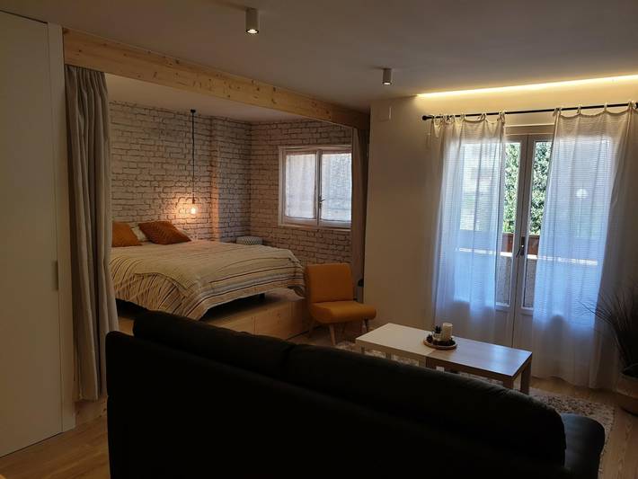 Ganze Wohnung, Gemütliches Loft mit Pool, 2 Doppelbetten und voll ausgestatteter Küche in Villanúa in Villanúa, Aragonesische Pyrenäen