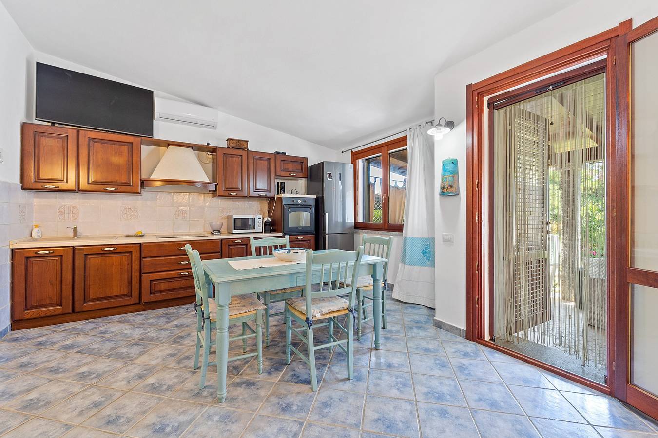 Villa "Vittoria" with Mountain Views, 2 Private Terraces, and Wi-Fi in Villasimius, Cagliari Province