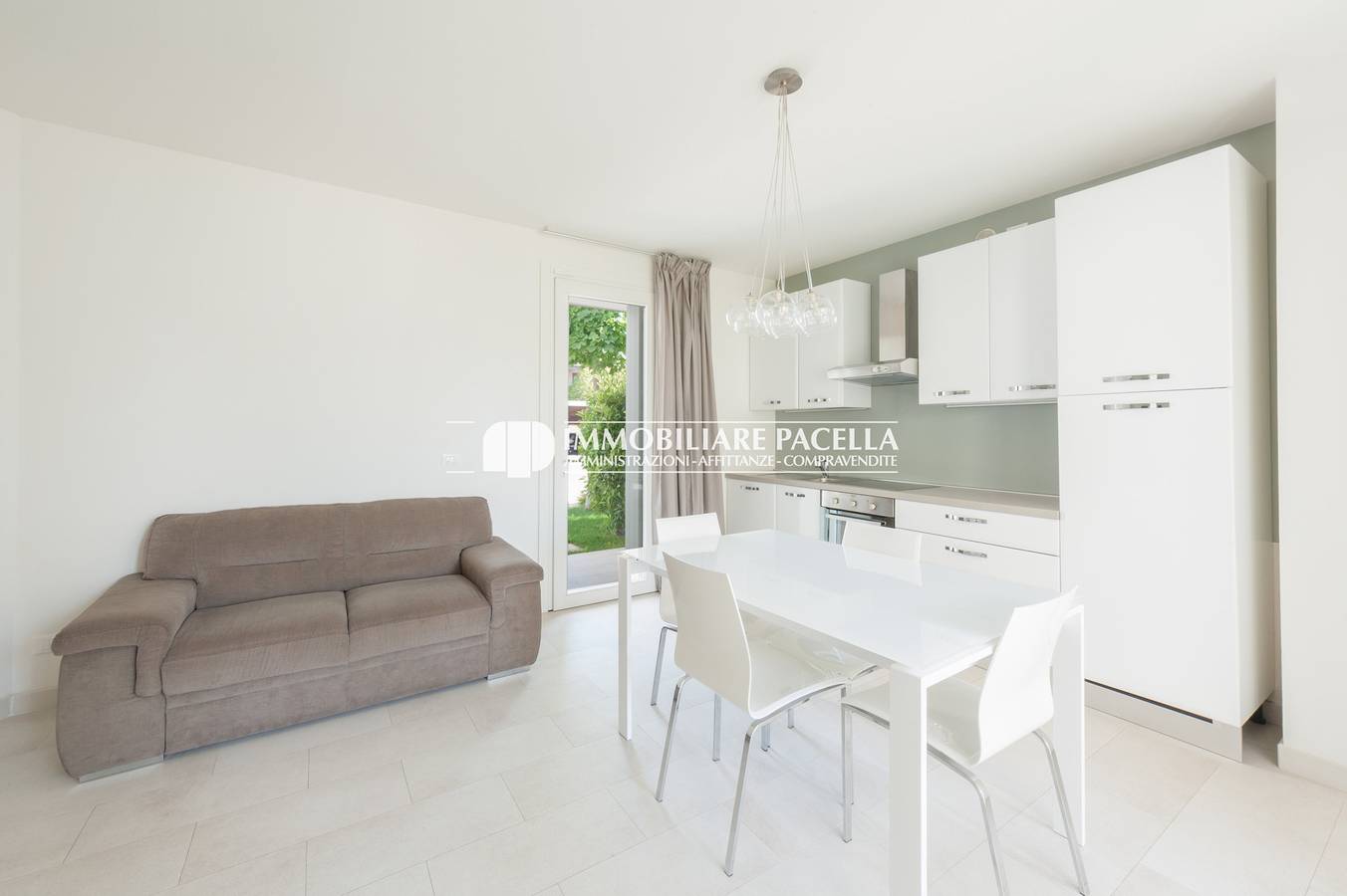 Appartamento intero, Villaggio Les Maisons - appartamento con 3 camere da letto, 2 bagni in Lido di Jesolo, Jesolo Centro