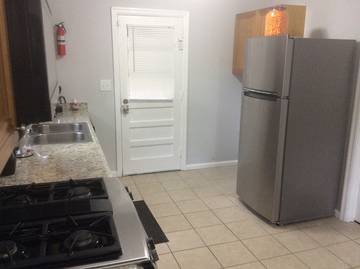 Bungalow for 6 Guests in Atlanta, Fulton County, Picture 3