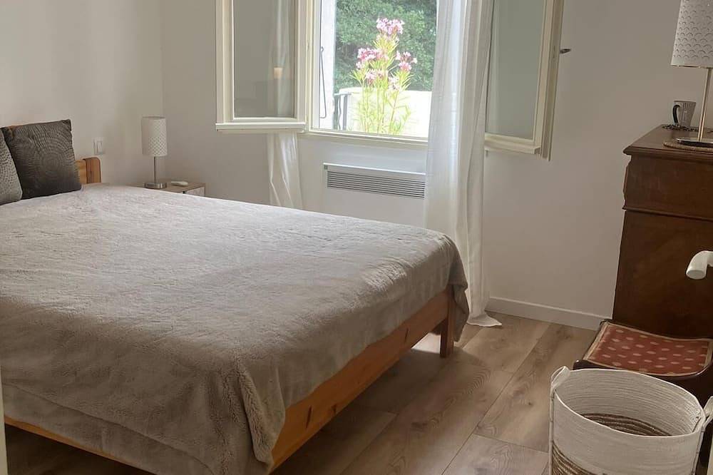 Maison \"détente\" sur 1, 5 hectars sous colline boisée, avec équipements de sport in Lauris, Parc naturel régional du Luberon
