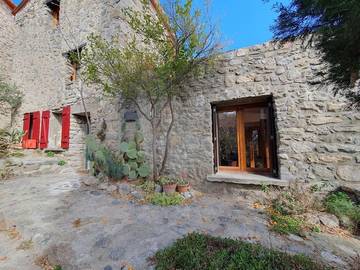 Gîte pour 5 personnes, avec vue et jardin, animaux acceptés à Eus