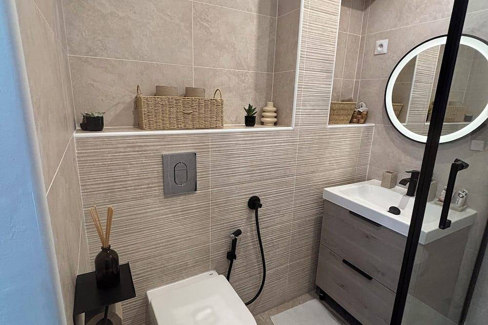 Upmarket 3 bedroom villa with garden and Jacuzzi close to the sea in Sausset-les-Pins, Istres region