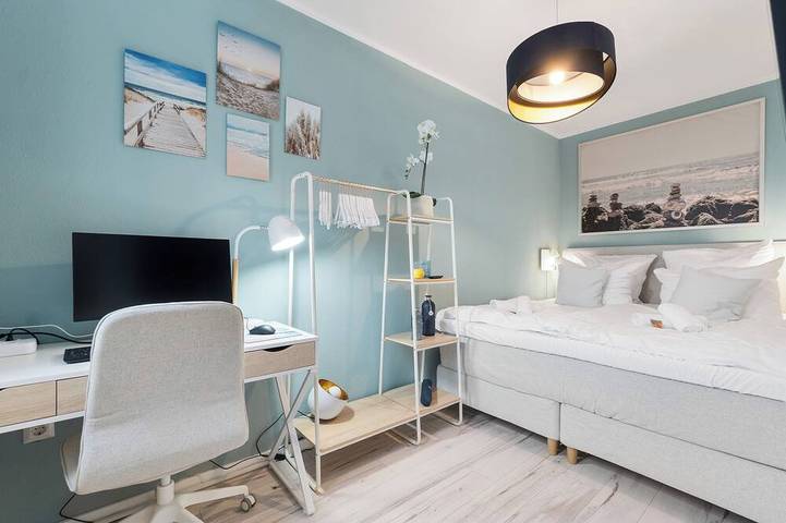 Appartement entier, Superior 2-zimmer 36qm Kingsize Boxspring 55' TV Home-office 11min Hbf in Homberg/Ruhrort/Baerl, Duisbourg