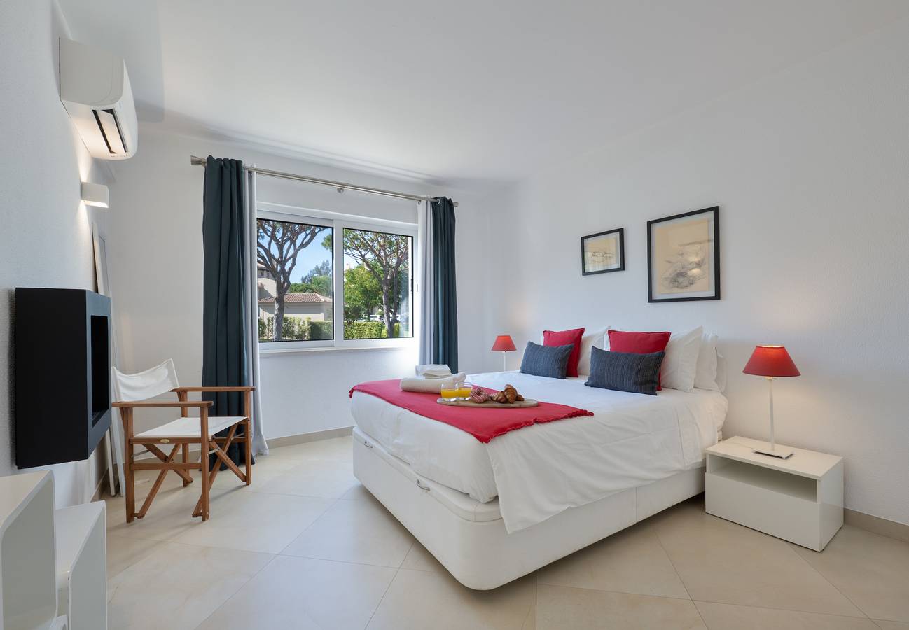 Apartment for 4 People in Quinta do Lago, Almancil