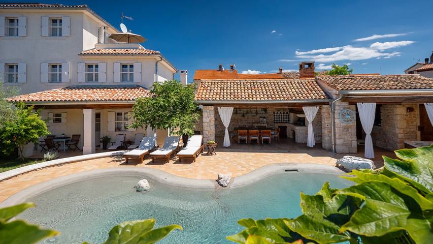 Ferienhaus für 9 Personen, mit Sauna und Garten sowie Terrasse und Whirlpool