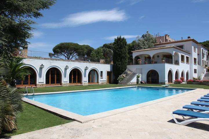 Villa for 26 people, with pool and garden as well as balcony - 1