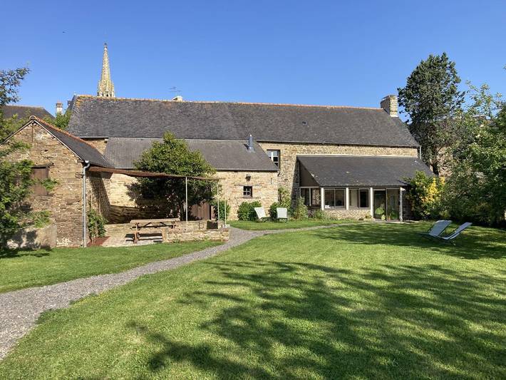 Gîte pour 6 personnes, avec Jardin et Vue à Bazouges-la-Pérouse