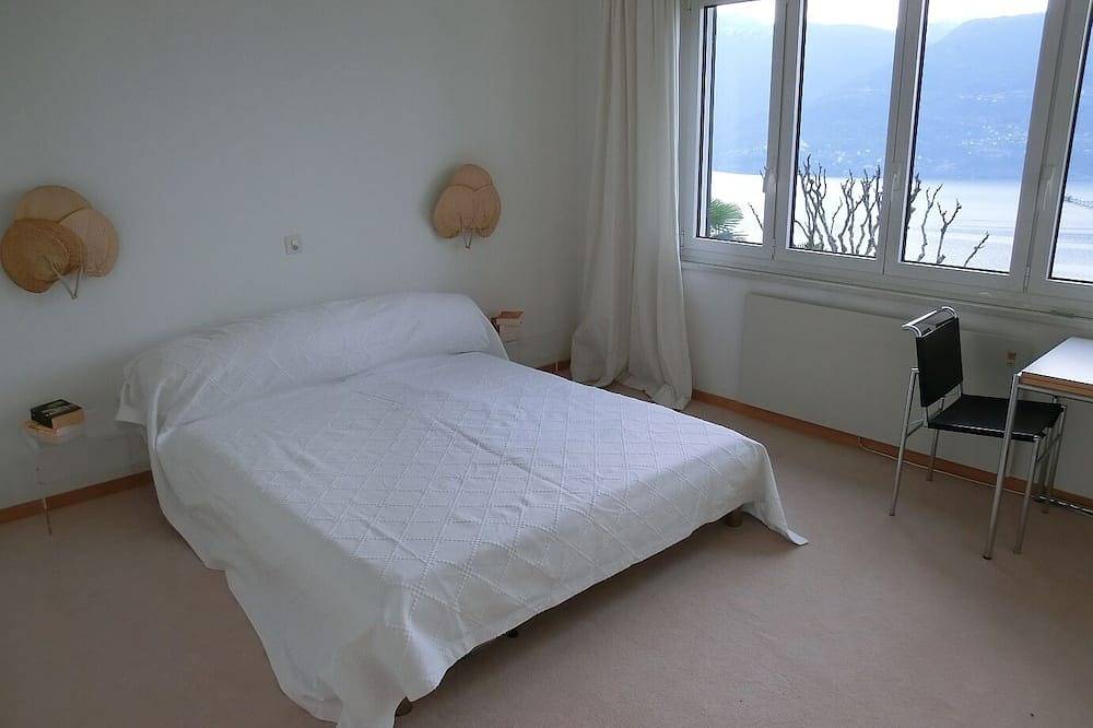 Wunderschönes Ferienhaus in Toplage über dem See in Porta (Brissago), Brissago