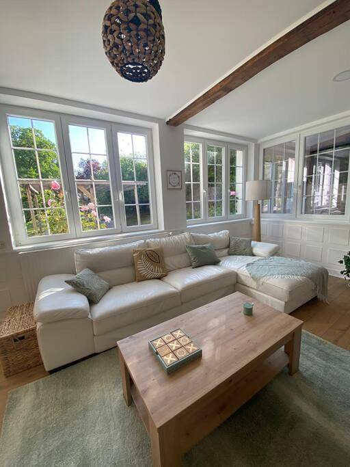 Le cottage des Vaux avec cheminée, sauna et jacuzzi dans un parc arboré in Senlisse, Park krajobrazowy Górnej Doliny Chevreuse