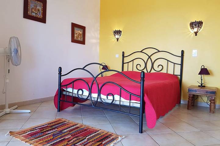 Location de vacances pour 8 personnes, avec balcon ainsi que piscine et jardin à Courry - 2