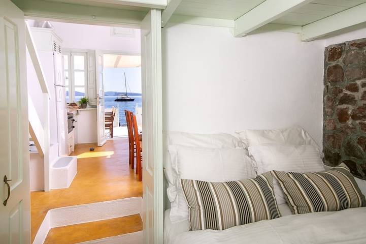 Armeni Beach House - mit privatem Bootsservice! in Oia, Santorin