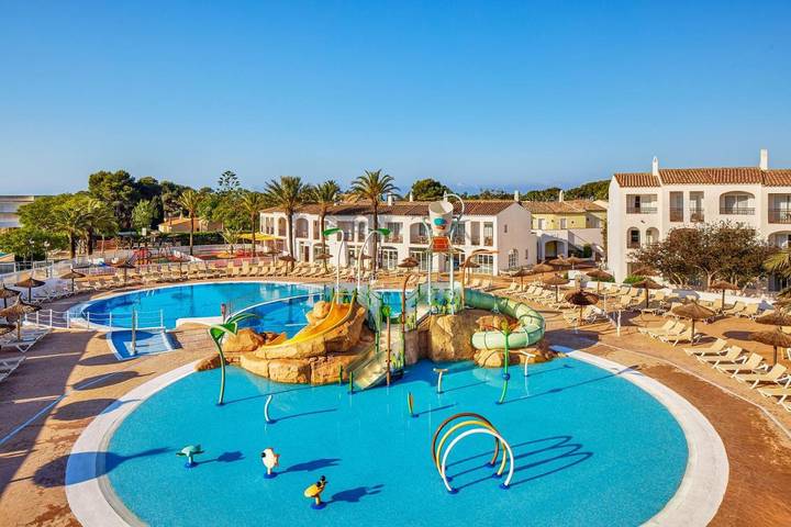 Hotel para 4 personas, con jardín además de vistas y piscina - 1